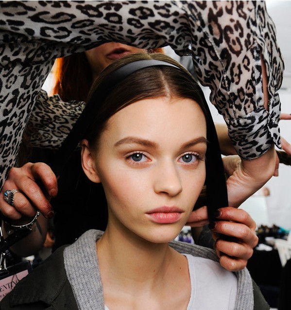 “魔發(fā)奇緣”俏麗麻花辮&亮麗美妝