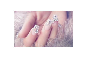 純色美甲簡單中帶著時尚，美甲也要簡單大方