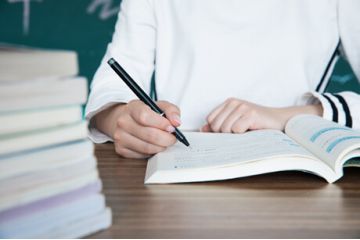 成人高考學(xué)歷要求分析：碩士研究生是否適合轉(zhuǎn)行？