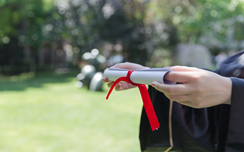 成人高考免考生就不用考試了嗎？