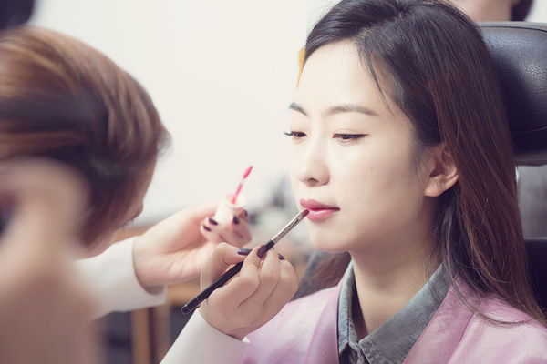 深圳化妝形象設計學校推薦迷人長發(fā)大兵浪卷發(fā) 美得讓人無法呼吸