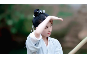 北京化妝學(xué)校分享劉亦菲的化妝技巧