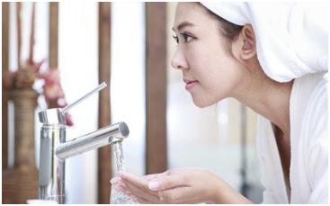 淘米水洗臉美白