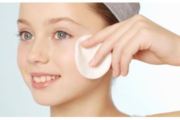 皮膚發(fā)黃怎樣美白皮膚 化妝培訓學校教你護膚小常識